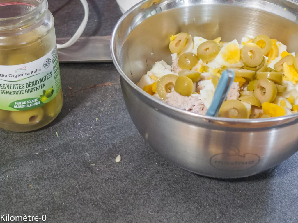 Baguette aux graines farcie au thon, œufs, olives et câpres - Étape 6