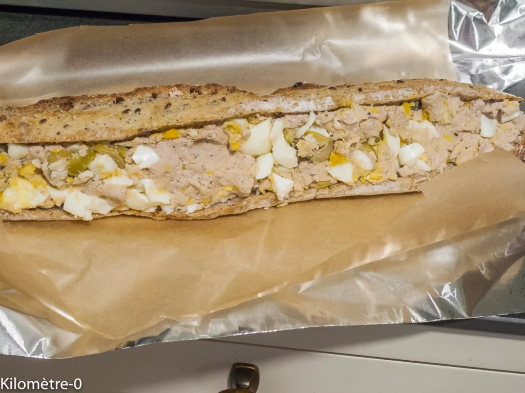 Baguette aux graines farcie au thon, œufs, olives et câpres - Étape 8