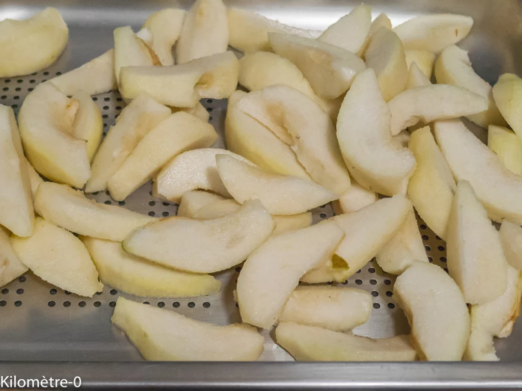 Gâteau fondant aux poires et à la liqueur de litchi - Étape 1