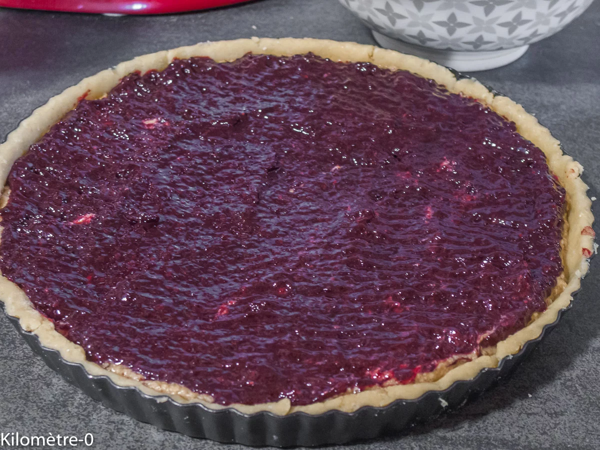 Tarte gourmande aux mûres et à la crème d&rsquo;amandes : étape 11 — Répartissez le coulis dessus (je n'ai pas pesé ce que…