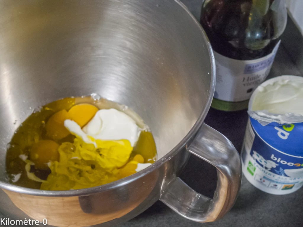 Cake salé aux farines de petit épeautre et de châtaignes, aux noix et au Beaufort - Étape 1