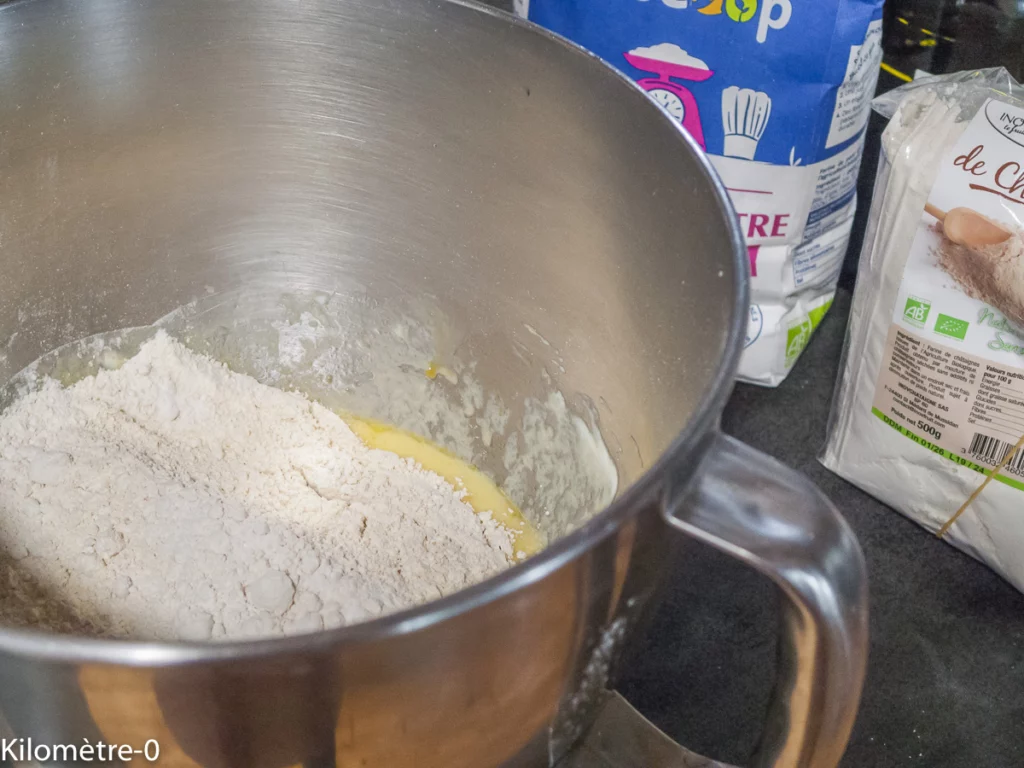 Cake salé aux farines de petit épeautre et de châtaignes, aux noix et au Beaufort - Étape 2