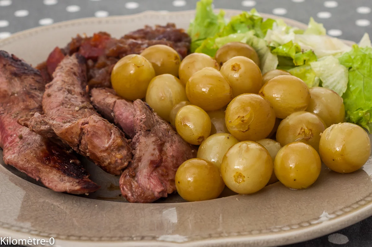 Photo de recette de viande, canard, volaille, raisins , raisins frais, raisins d'Italie, confit d'oignons, oignons, chorizo, Kilomètre-0, blog de cuisine réalisée à partir de produits de saison et issus de circuits courts