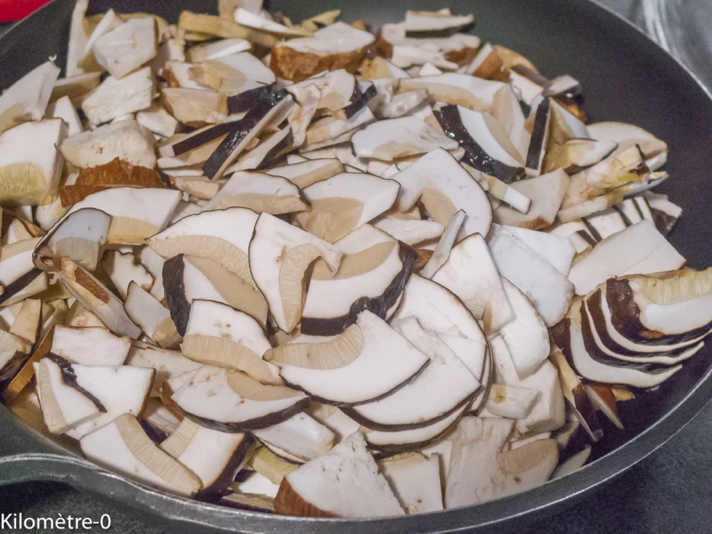 Gratin de coquillettes aux cèpes et au jambon de Parme - Étape 1