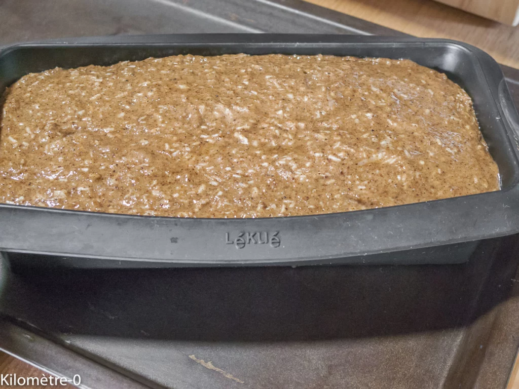 Gâteau du matin à la farine de petit épeautre, de pois chiche, à la noix de coco et aux bananes - Étape 7