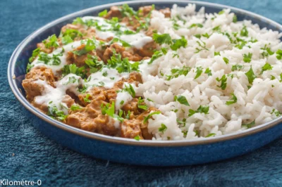 Photo de recette indienne, végé, végétarienne, butter chicken , tofu, riz, lait de coco, gingembre, facile, mijoté, automne, hiver, printemps, été, complet, plat unique, bio, healthy, de Kilomètre-0, blog de cuisine réalisée à partir de produits de saison et issus de circuits courts