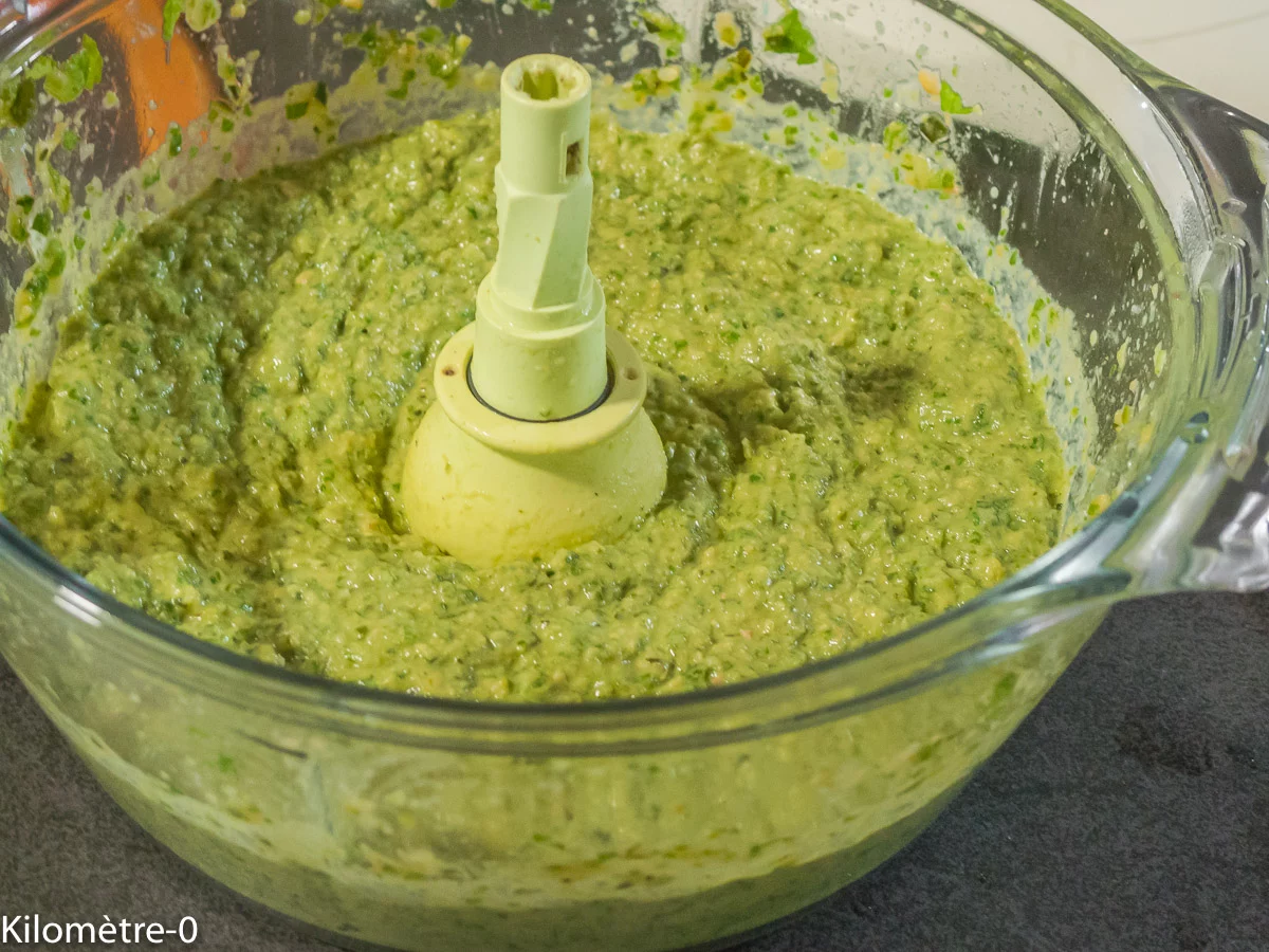 Houmous de courgettes et fanes de radis : étape 7 — Mixez de nouveau.
