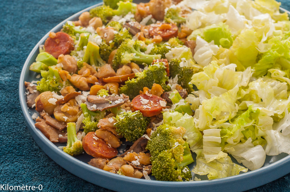 Photo de recette de poêlée, légumes, champignons, chou, brocolis , châtaignes, chorizo, cèpes, bolet, facile, helathy, rapide, automne, Kilomètre-0, blog de cuisine réalisée à partir de produits de saison et issus de circuits courts