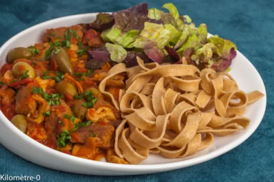 Photo de recette de gibier, sanglier, mijoté, champignons, cèpes, olives, facile, automne, hiver, Kilomètre-0, blog de cuisine réalisée à partir de produits de saison et issus de circuits courts