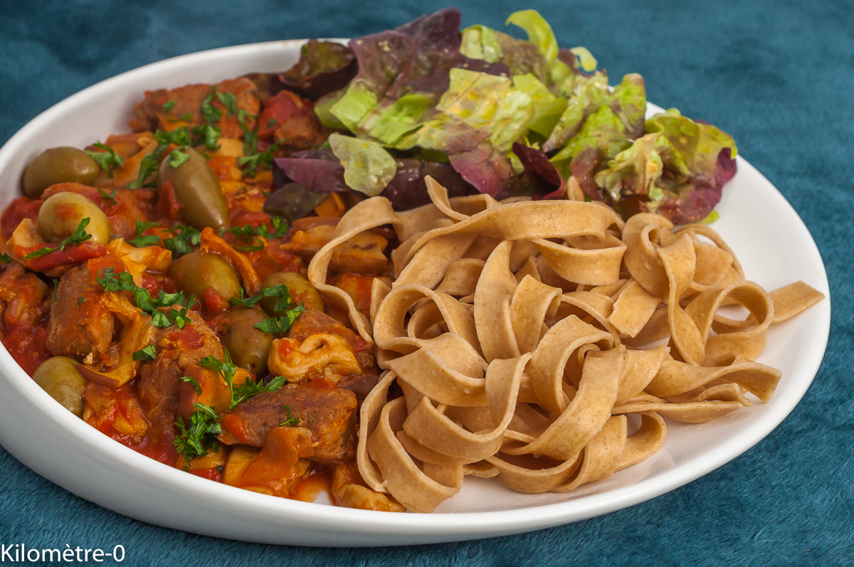 Photo de recette de gibier, sanglier, mijoté, champignons, cèpes, olives, facile, automne, hiver, Kilomètre-0, blog de cuisine réalisée à partir de produits de saison et issus de circuits courts