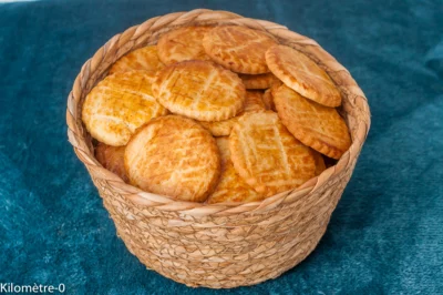 Photo de recette de biscuits, petits gâteaux, Bretagne, galettes, galettes bretonnes, gâteaux au beurre, gâteau à la compote de pommes, biscuits à la compote de pommes, breton, biscuits bretons, facile, gourmands, bio, Kilomètre-0, blog de cuisine réalisée à partir de produits de saison et issus de circuits courts