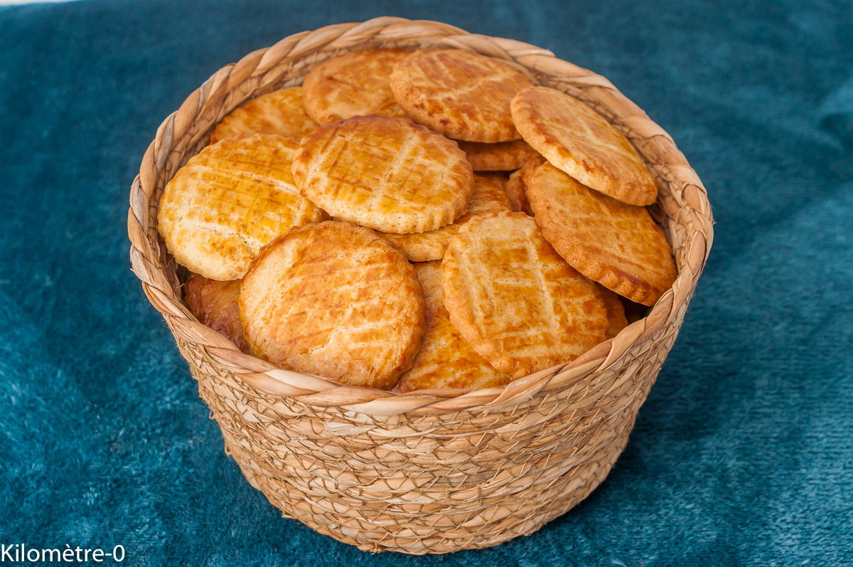 Photo de recette de biscuits, petits gâteaux, Bretagne, galettes, galettes bretonnes, gâteaux au beurre, gâteau à la compote de pommes, biscuits à la compote de pommes, breton, biscuits bretons, facile, gourmands, bio, Kilomètre-0, blog de cuisine réalisée à partir de produits de saison et issus de circuits courts