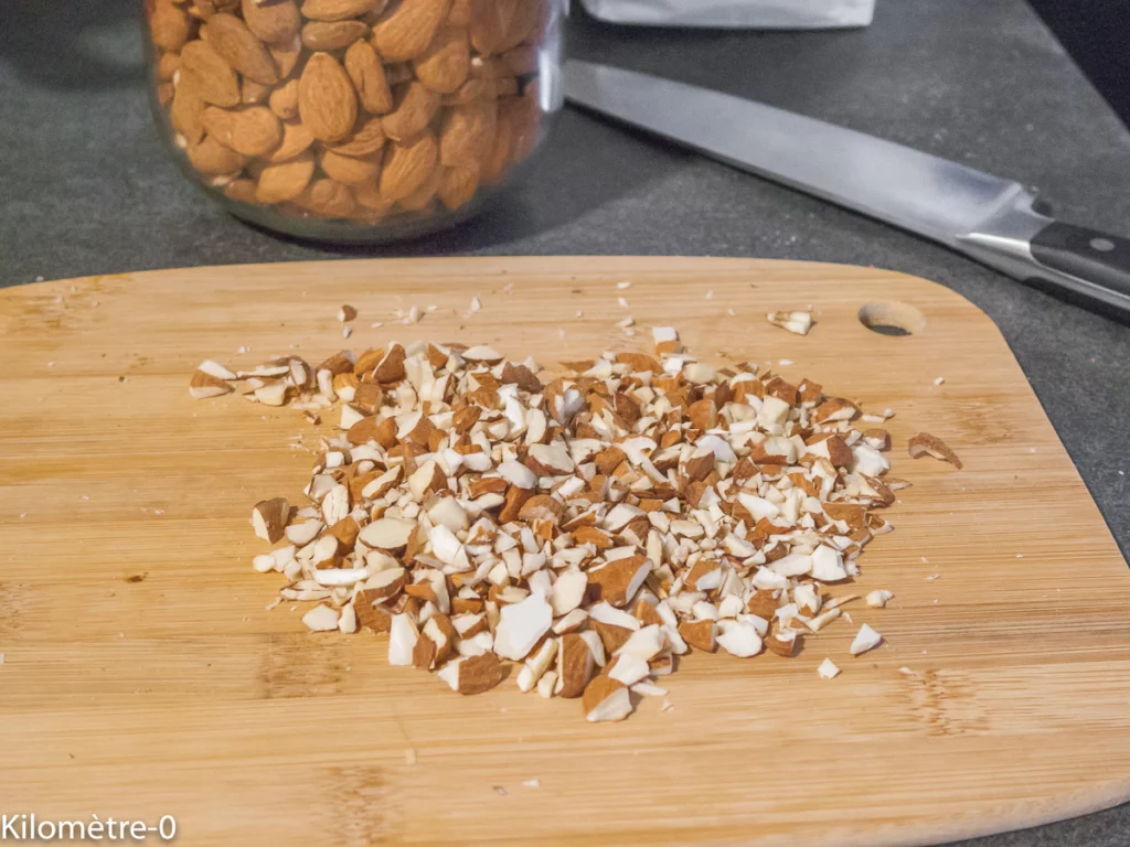 Croquants aux amandes, tomates séchées et olives - Étape 1