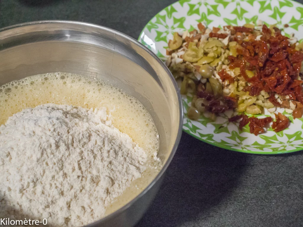 Croquants aux amandes, tomates séchées et olives - Étape 4