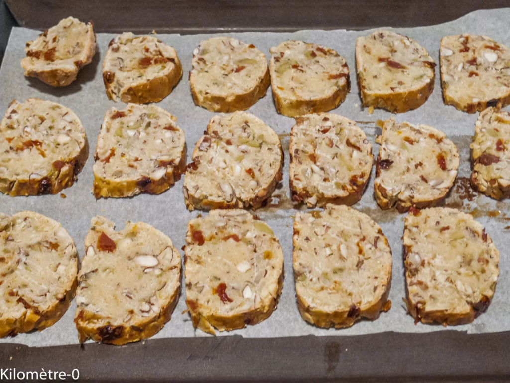 Croquants aux amandes, tomates séchées et olives - Étape 8