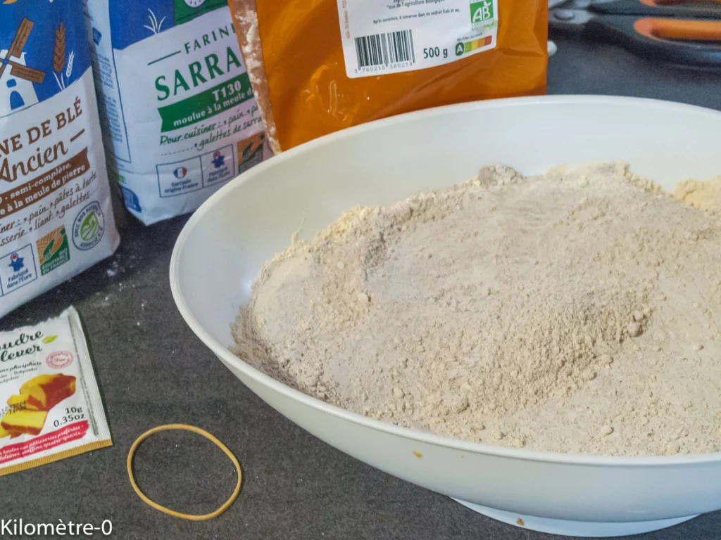 Gâteau du matin aux farines de blé ancien, de pois chiches et de sarrasin, aux bananes et pépites de chocolat - Étape 4