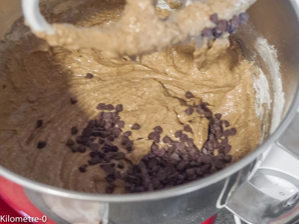Gâteau du matin aux farines de blé ancien, de pois chiches et de sarrasin, aux bananes et pépites de chocolat - Étape 5