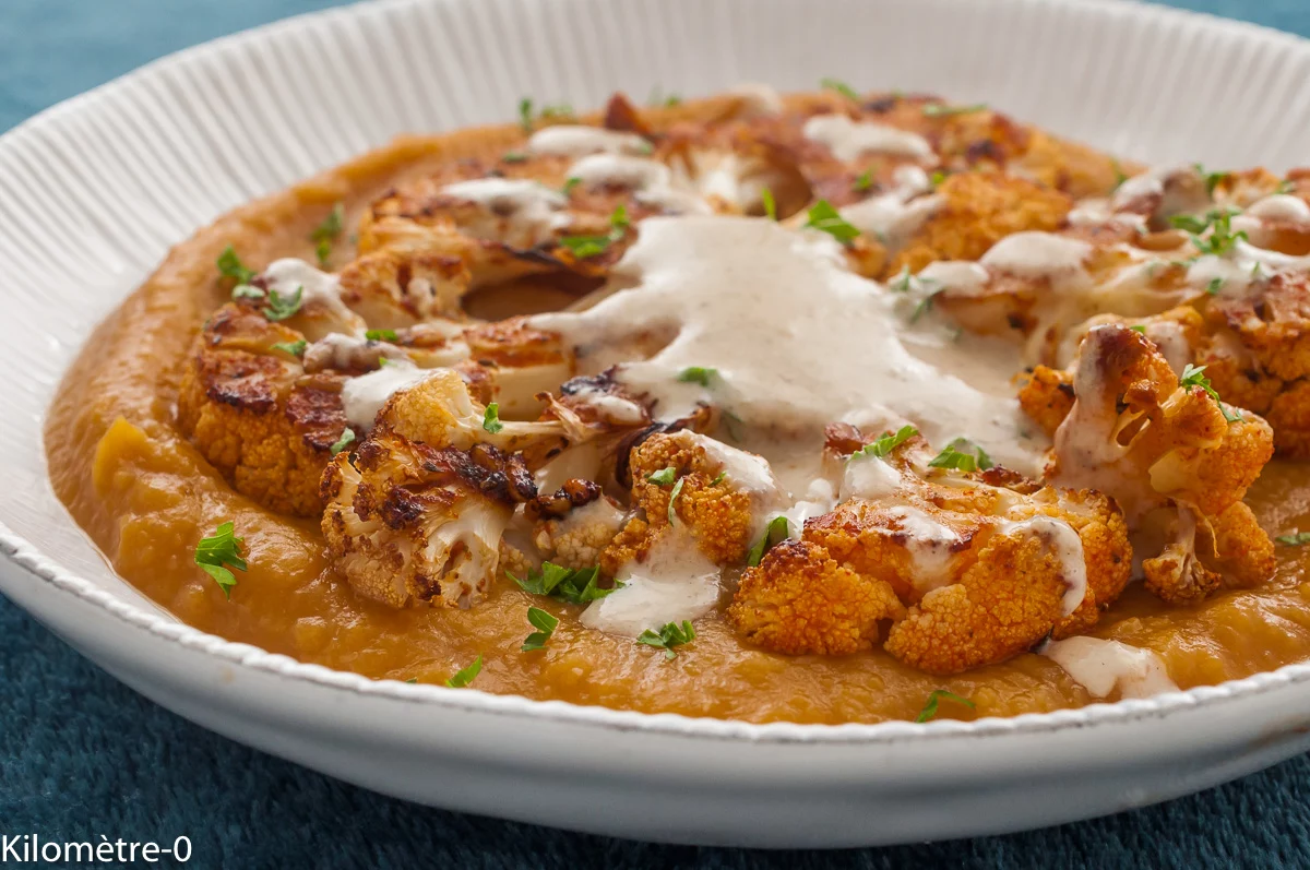 Photo de recette de chou fleur , chou, mariné, purée, légumineuses,  haricots cocos, haricots blancs,  patate douce, sauce au tahin, végé,végétarien, healthy, automne, hiver, Kilomètre-0, blog de cuisine réalisée à partir de produits de saison et issus de circuits courts