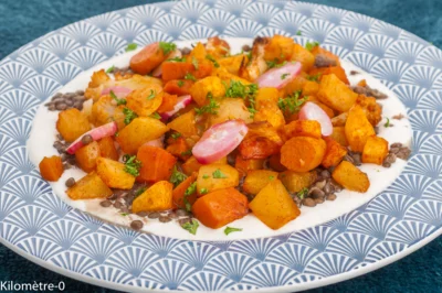 Photo de recette de légumes d'hiver, chou fleur, patate douce, navets, légumes au four, radis,  rôtis, lentilles, sauce, tahini , facile, healthy, bio,  Kilomètre-0, blog de cuisine réalisée à partir de produits de saison et issus de circuits courts