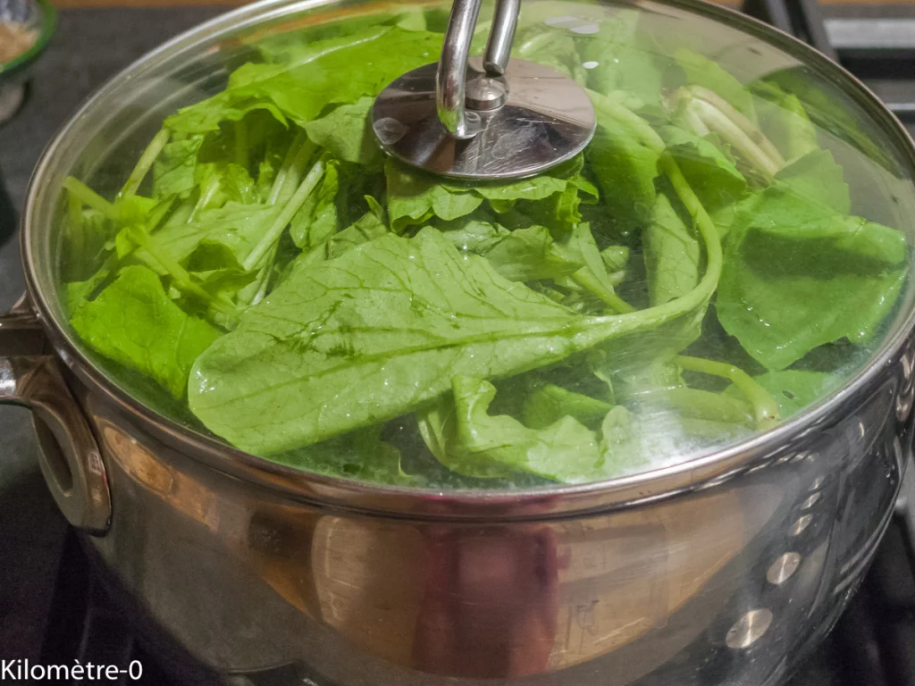 Soupe aux carottes, brocolis et fanes de radis, saint jacques et fromage râpé - Étape 4