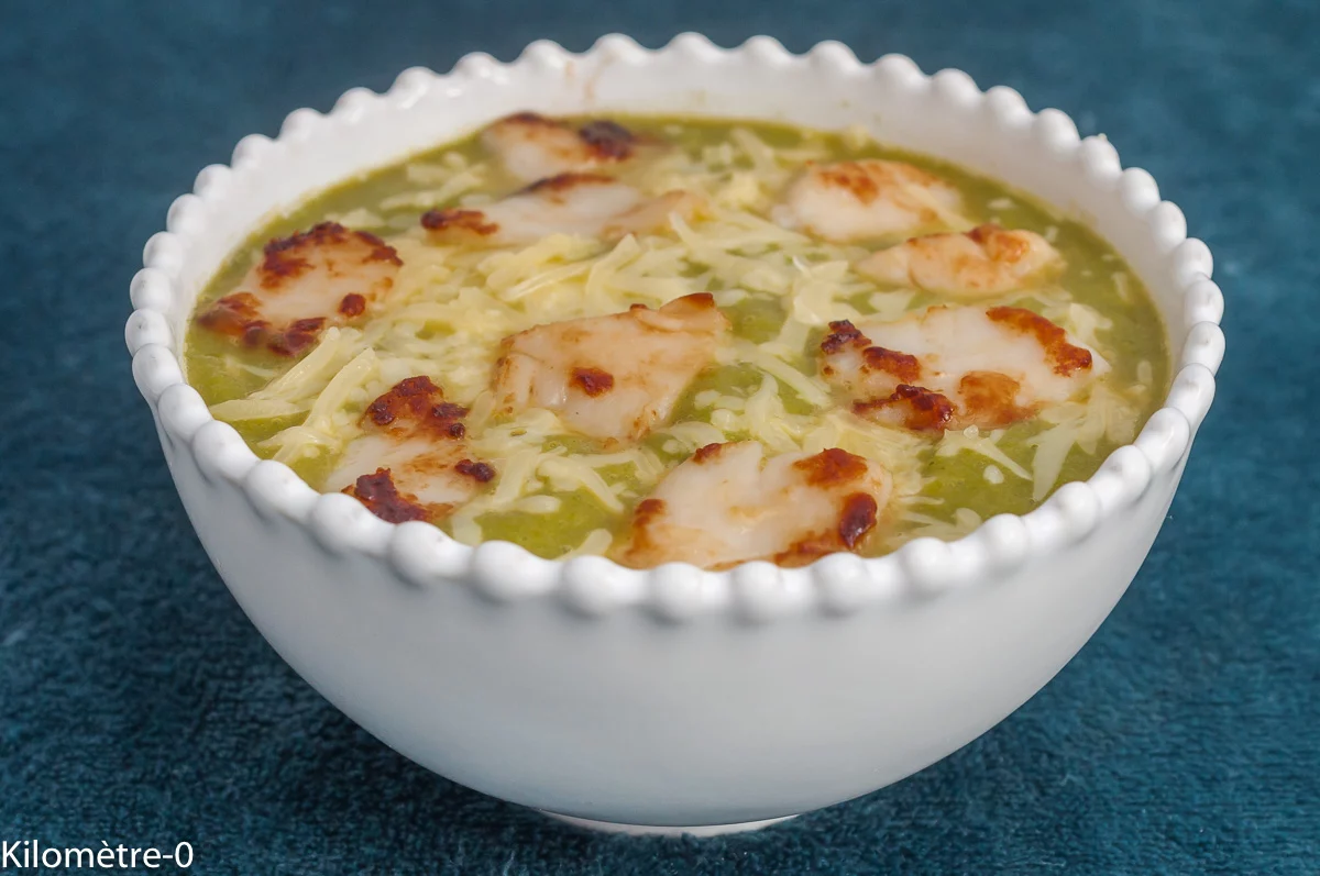 Photo de recette de velouté, crème, soupe, carottes, brocolis, fanes de radis, légumes, bio, automne, hiver, saint jacques, fromage, léger, healthy, bio, rapide, facile, Kilomètre-0, blog de cuisine réalisée à partir de produits de saison et issus de circuits courts