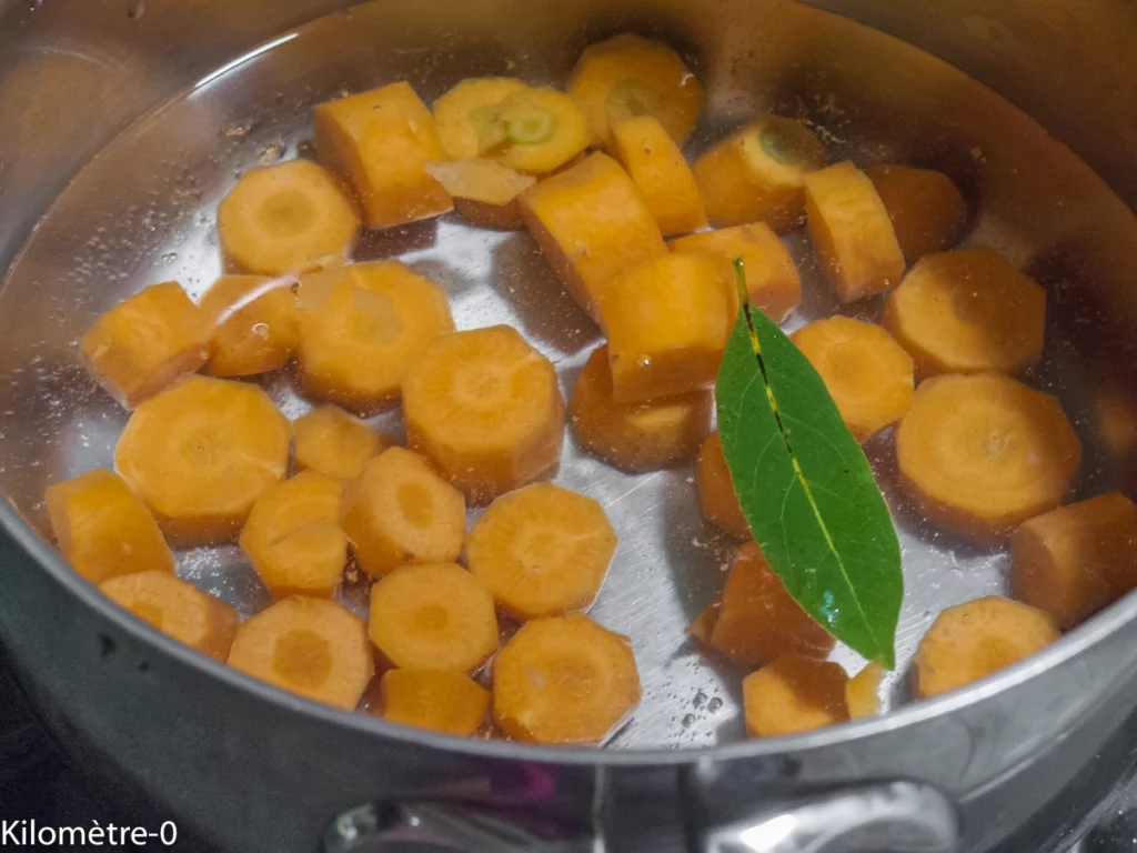 Soupe aux carottes, brocolis et fanes de radis, saint jacques et fromage râpé - Étape 3