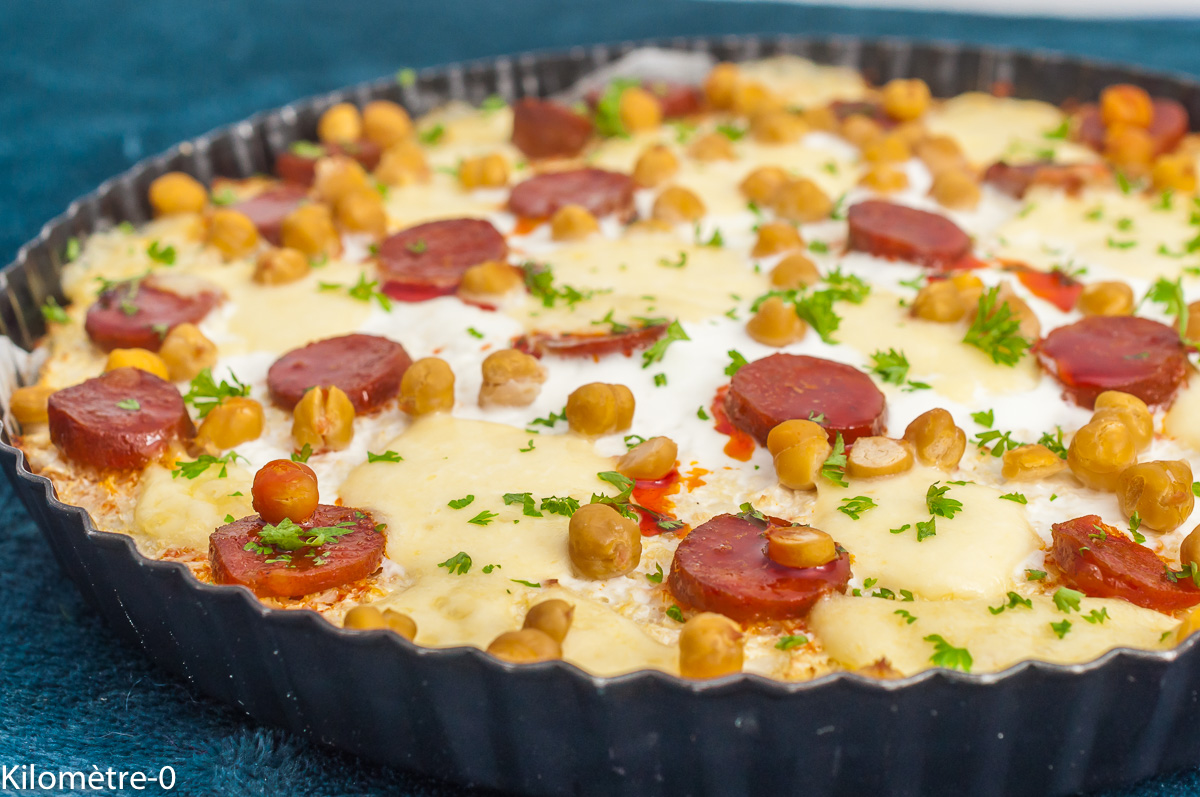 Photo de recette de pizza, chou, chou fleur, facile, chorizo, mozzarella, pois chiches, gourmande, autimne, hiver, printemps, healthy, bio, facile, Kilomètre-0, blog de cuisine réalisée à partir de produits de saison et issus de circuits courts