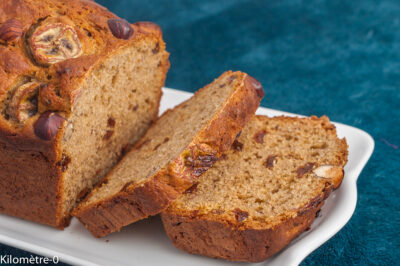Photo de recette de cake, gâteau, gâteau du matin, farine de petit épeautre, farine ancienne, farine bio, bananes, raisins secs, rhum, gourmand, bio, petit déjeuner, goûter, protéiné, nutritif,  facile,  Kilomètre-0, blog de cuisine réalisée à partir de produits de saison et issus de circuits courts
