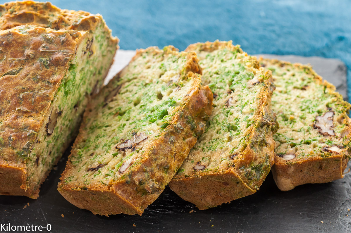 Photo de recette de cake, apéro, légumes, persil, fines herbes, noix, végétarienne, healthy, rapide, facile, bio, printemps, automne, hiver, Kilomètre-0, blog de cuisine réalisée à partir de produits de saison et issus de circuits courts