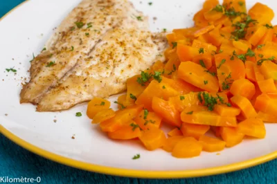 Photo de recette de daurade, poisson, filet de poisson,  poêlée, légumes, carottes, léger, healthy, automne, hiver, printemps, poisson blanc, daurade royale, Kilomètre-0, blog de cuisine réalisée à partir de produits de saison et issus de circuits courts