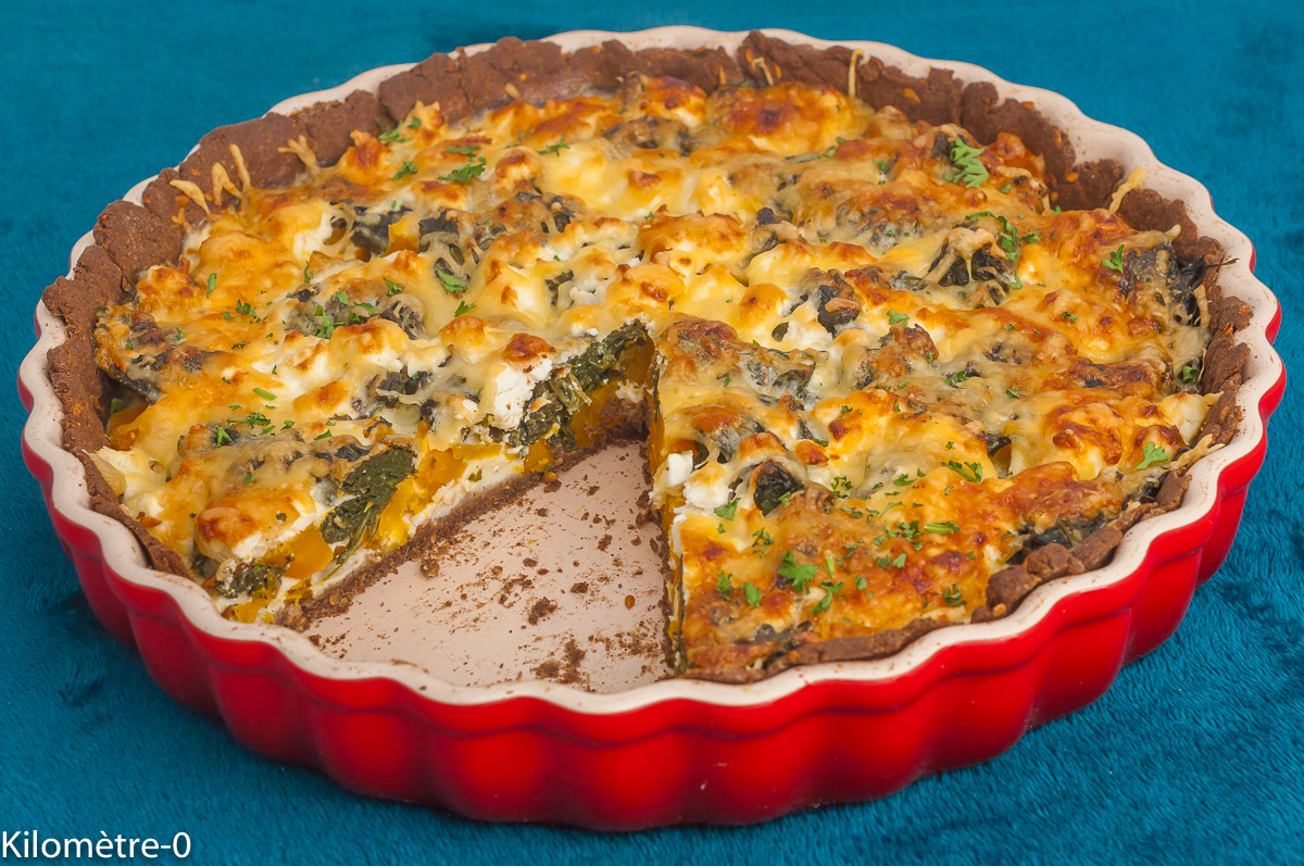Photo de recette de tarte salée, quiche, automne, hiver, sarrasin, potimarron, épinards, fêta, fromage, courges, légumes, bio, facile, végé, végétarien, complète, Kilomètre-0, blog de cuisine réalisée à partir de produits de saison et issus de circuits courts