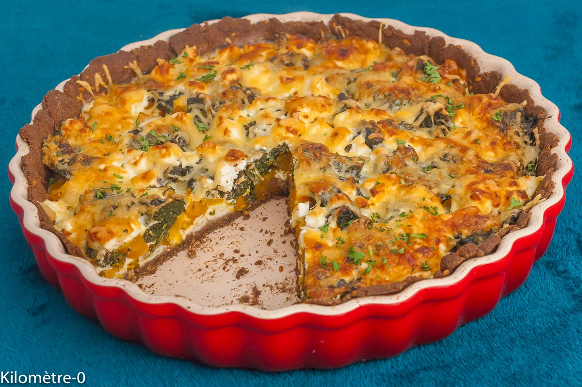 Photo de recette de tarte salée, quiche, automne, hiver, sarrasin, potimarron, épinards, fêta, fromage, courges, légumes, bio, facile, végé, végétarien, complète, Kilomètre-0, blog de cuisine réalisée à partir de produits de saison et issus de circuits courts