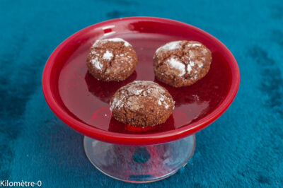 Photo de recette de biscuits, biscuits craquelés, pâte à tartiner, chocolat, amandes, bouchées, sucré, facile, rapide, petits gâteaux, douceurs,  Kilomètre-0, blog de cuisine réalisée à partir de produits de saison et issus de circuits courts