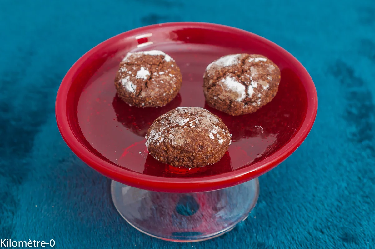 Photo de recette de biscuits, biscuits craquelés, pâte à tartiner, chocolat, amandes, bouchées, sucré, facile, rapide, petits gâteaux, douceurs, Kilomètre-0, blog de cuisine réalisée à partir de produits de saison et issus de circuits courts