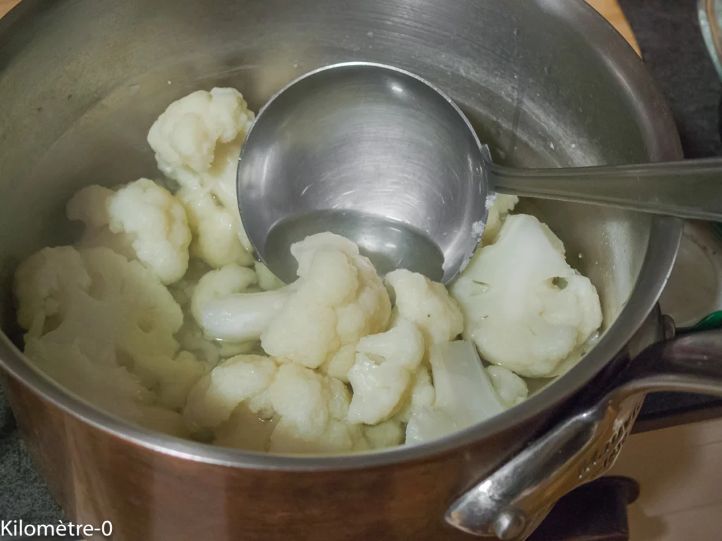 Velouté de chou fleur au lait d&rsquo;amandes, purée d&rsquo;amandes, saucisses et gomasio - Étape 3