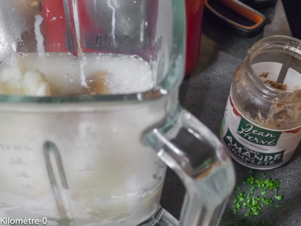 Velouté de chou fleur au lait d&rsquo;amandes, purée d&rsquo;amandes, saucisses et gomasio - Étape 4