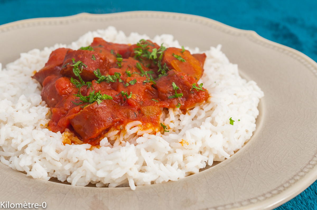Photo de recette de rougail, mijoté, saucisses fumées, saucisse, riz, cuisine du monde, facile, rapide, épices, Kilomètre-0, blog de cuisine réalisée à partir de produits de saison et issus de circuits courts