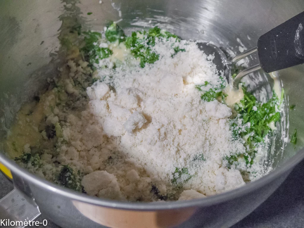 Cake au persil, roquette et parmesan - Étape 2