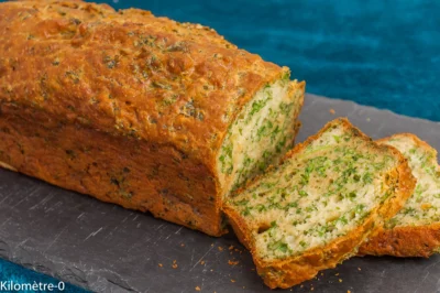 Photo de recette de cake, salé, apéro, roquette, persil, fromage, parmesan, légumes, végétarien, facile, rapide, healthy, Kilomètre-0, blog de cuisine réalisée à partir de produits de saison et issus de circuits courts