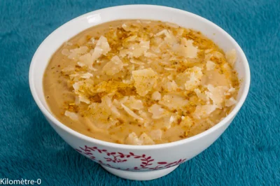 Photo de recette de soupe, potage, velouté, crème, châtaignes, marron, parmesan, fromage, pois chiches, légumineuses, épices cajun, soupe protéinée, protéines, bio, healthy, automne, hiverKilomètre-0, blog de cuisine réalisée à partir de produits de saison et issus de circuits courts