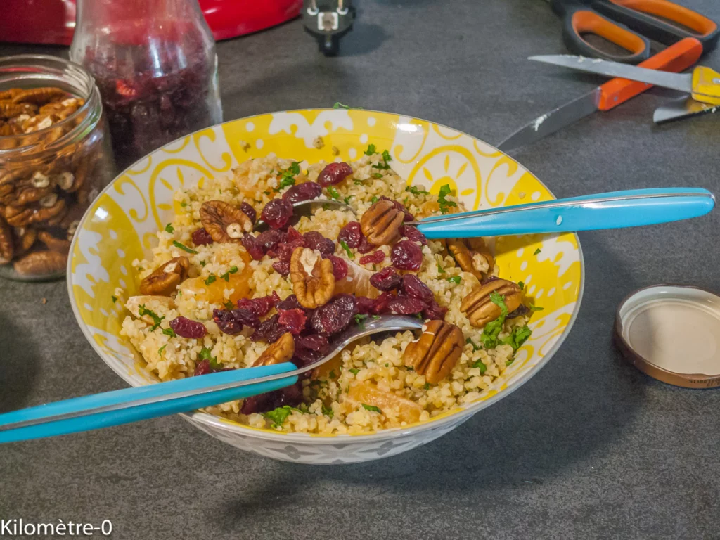Salade de boulgour aux clémentines, cranberries, noix de pécan et oeuf poché - Étape 4