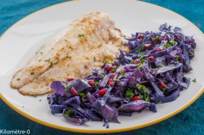 Photo de recette de poisson, bar, filet de poisson, chou, chou rouge, automne, facile, rapide, chou compoté, épices, Kilomètre-0, blog de cuisine réalisée à partir de produits de saison et issus de circuits courts