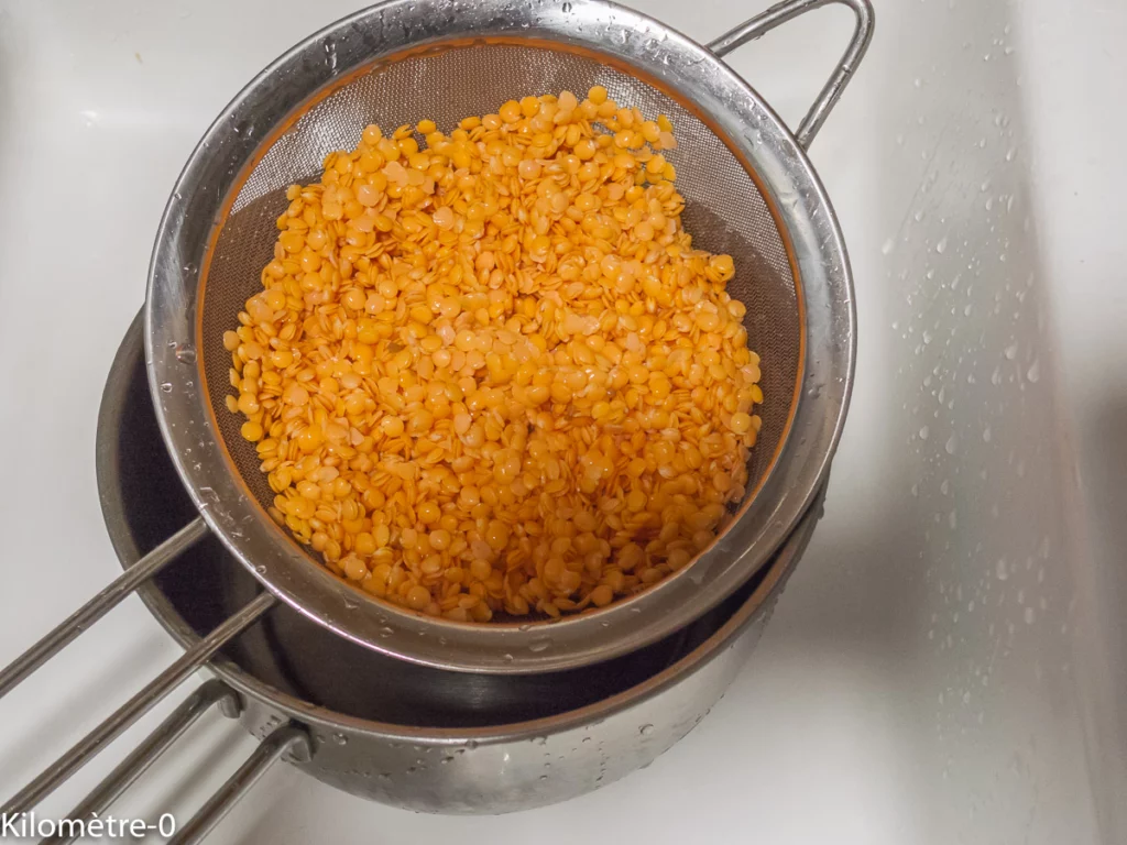 Soupe aux lentilles corail, coco et épinards (dahl soupe) - Étape 1