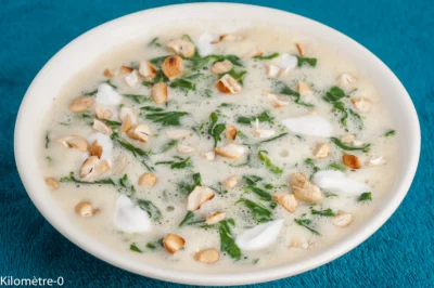 Photo de recette de potage, velouté, soupe , légumes, légumineuses, lentilles corail, lentilles, lait de coco, noix de cajou, épinards , dahl, facile, rapide, économique, complète, végétarien, végé, automne, hiver, printemps, healthy, Kilomètre-0, blog de cuisine réalisée à partir de produits de saison et issus de circuits courts