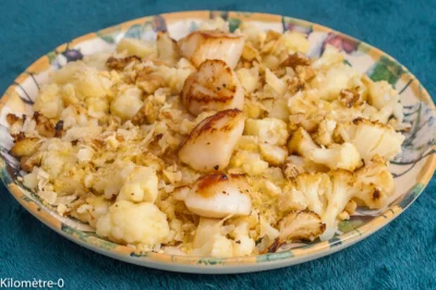 Photo de recette de chou, chou fleur, poêlée,  saint jacques , noix saint jacques, crumble , noix, parmesan, gourmand, léger, automne, hiver, printemps, facile, léger, gourmand, Kilomètre-0, blog de cuisine réalisée à partir de produits de saison et issus de circuits courts