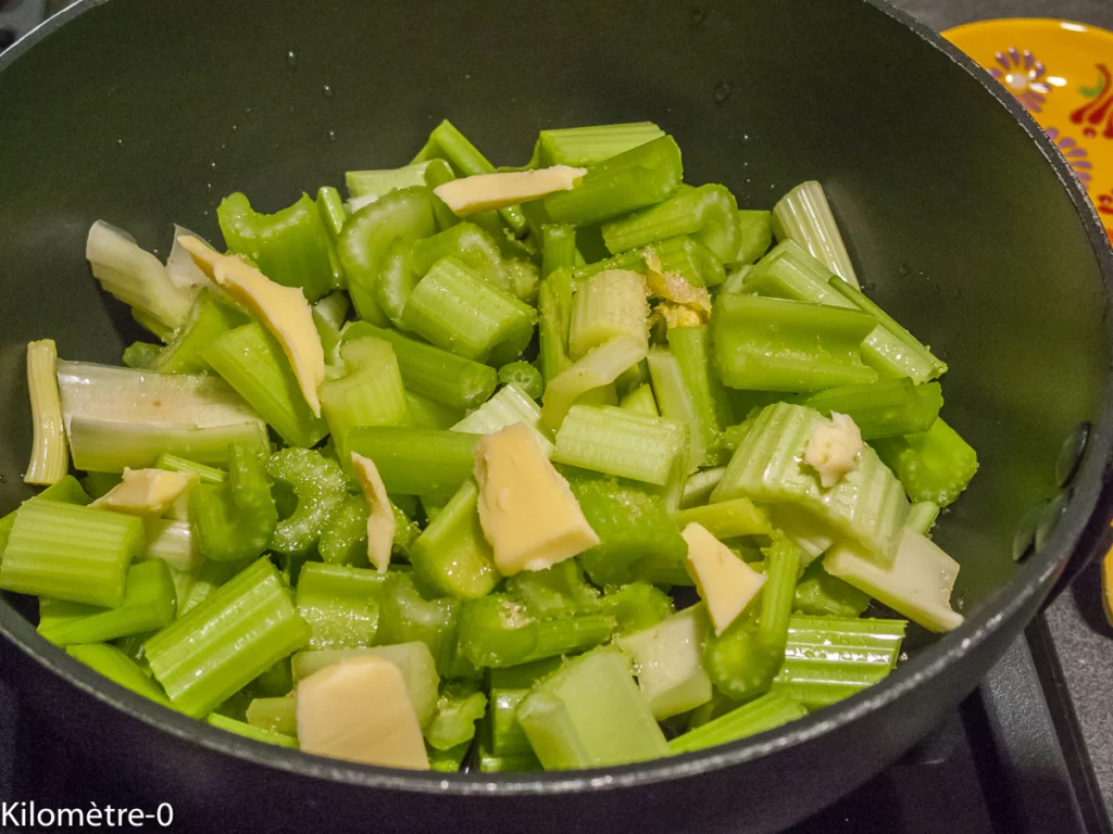 Céleri branche confit aux amandes et aux œufs - Étape 2