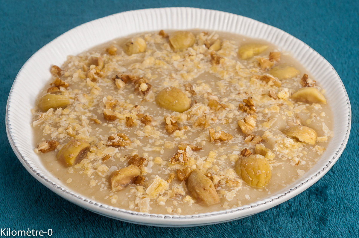 Photo de recette de soupe de légumes, automne, potage, velouté, hiver, facile, rapide, légère, céleri, châtaignes, noix,  Kilomètre-0, blog de cuisine réalisée à partir de produits locaux et issus de circuits courts