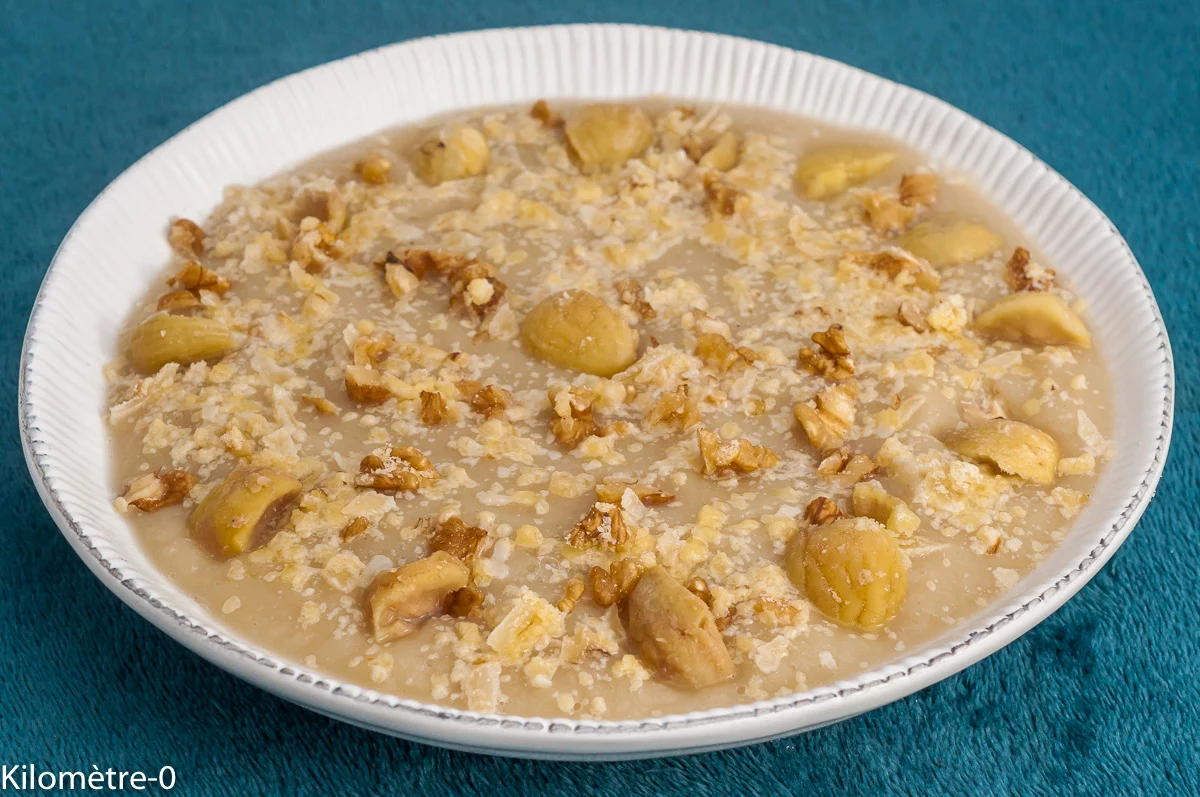 Photo de recette de soupe de légumes, automne, potage, velouté, hiver, facile, rapide, légère, céleri, châtaignes, noix, Kilomètre-0, blog de cuisine réalisée à partir de produits locaux et issus de circuits courts