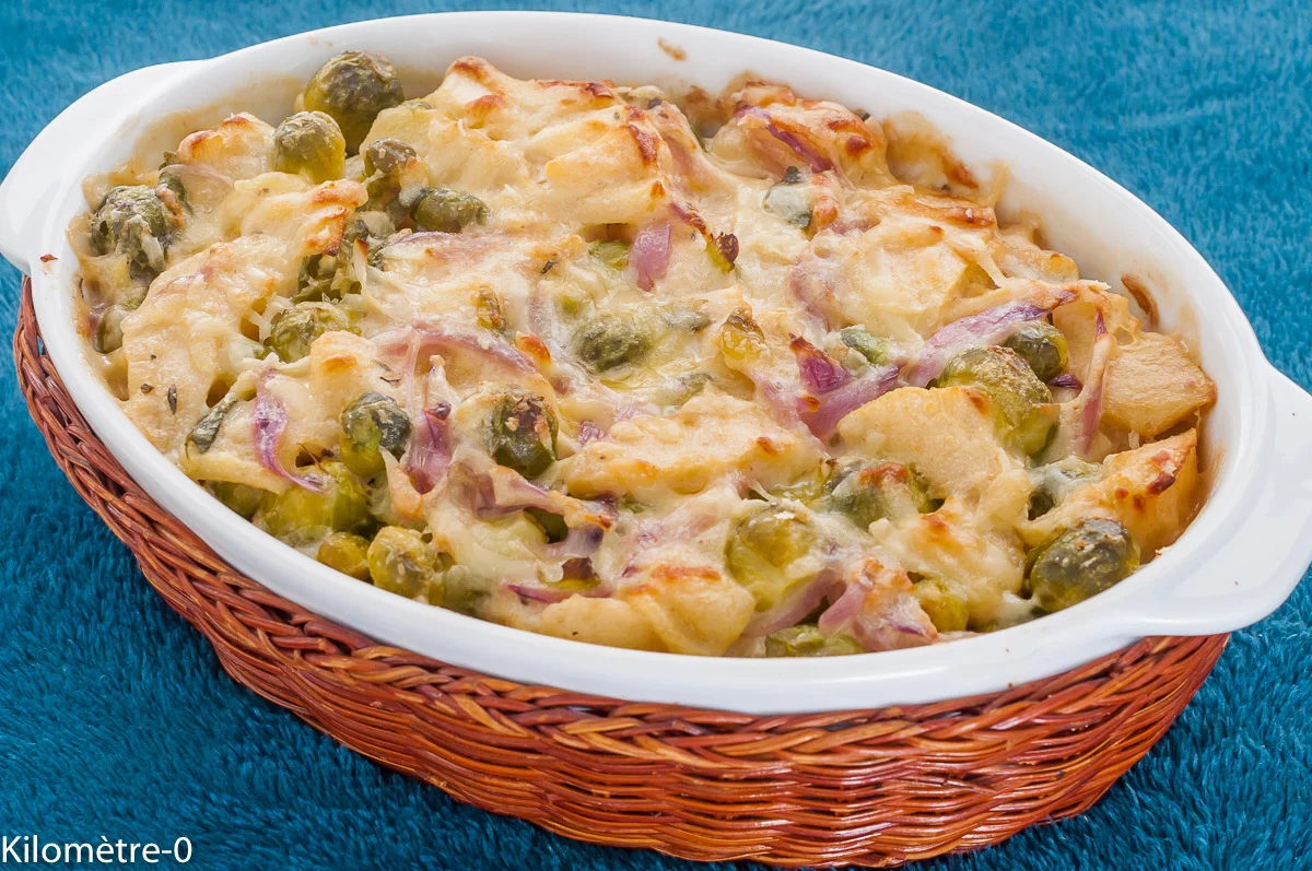 Photo de recette de gratin, automne, hiver, chou, choux de Bruxelles, fruits, pommes, béchamel, facile, rapide, healthy, béchamel, bio, Kilomètre-0, blog de cuisine réalisée à partir de produits de saison et issus de circuits courts