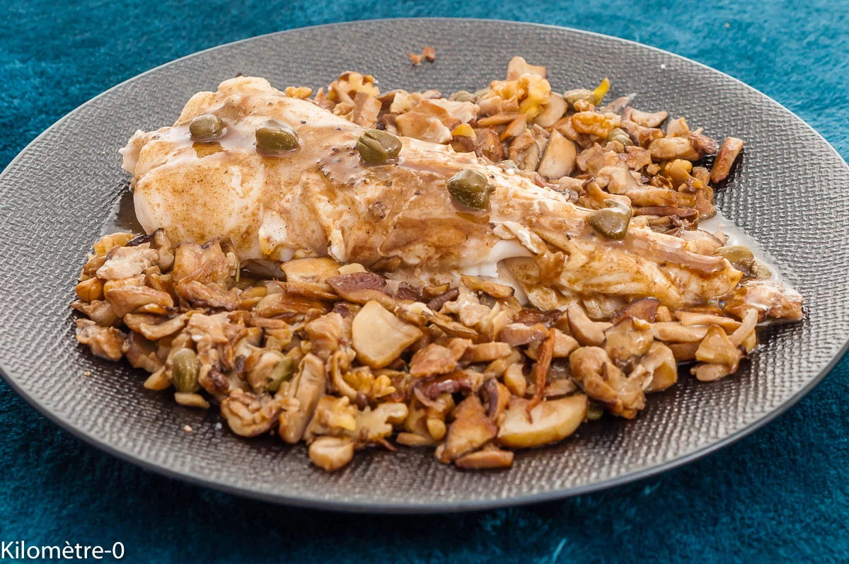Photo de recette de poisson, lotte, champignons, cèpes, noix, beurre, câpres, Kilomètre-0, blog de cuisine réalisée à partir de produits de saison et issus de circuits courts